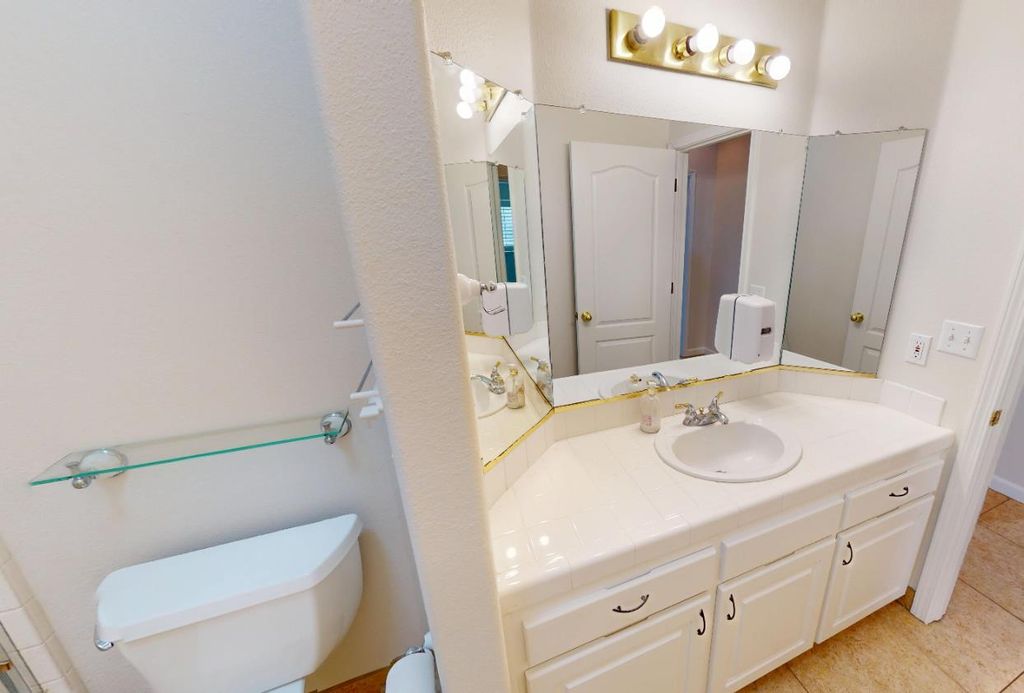 Image 37 of property listing at 9821 N Sierra Vista Avenue, Fresno, CA 93720