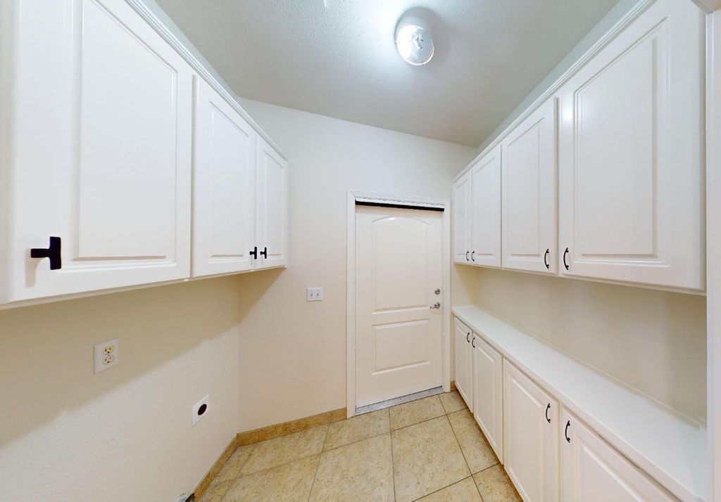 Image 39 of property listing at 9821 N Sierra Vista Avenue, Fresno, CA 93720