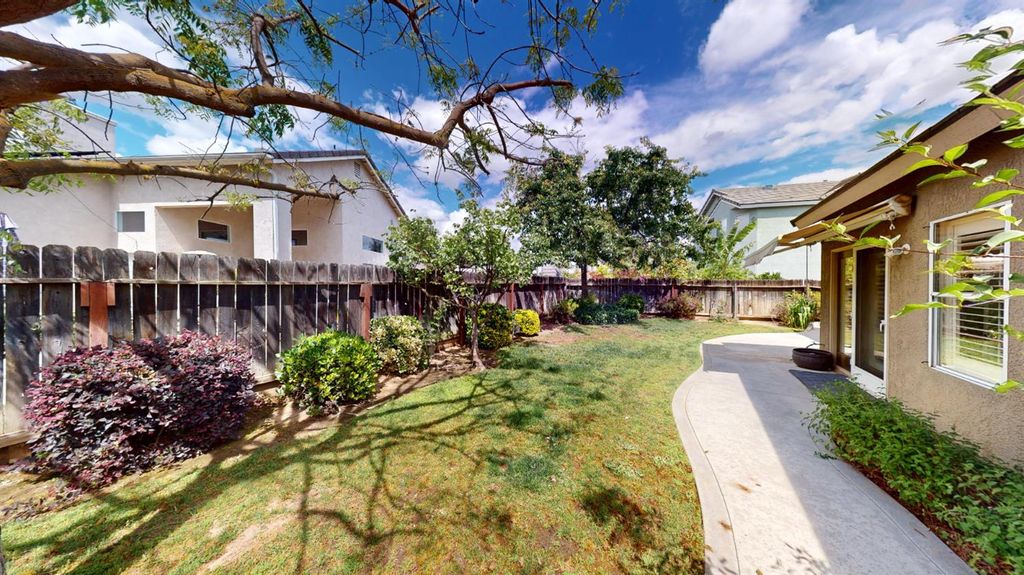 Image 40 of property listing at 9821 N Sierra Vista Avenue, Fresno, CA 93720