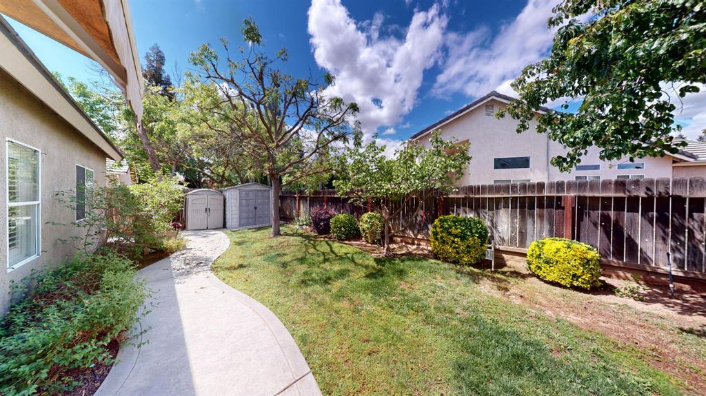 Image 41 of property listing at 9821 N Sierra Vista Avenue, Fresno, CA 93720