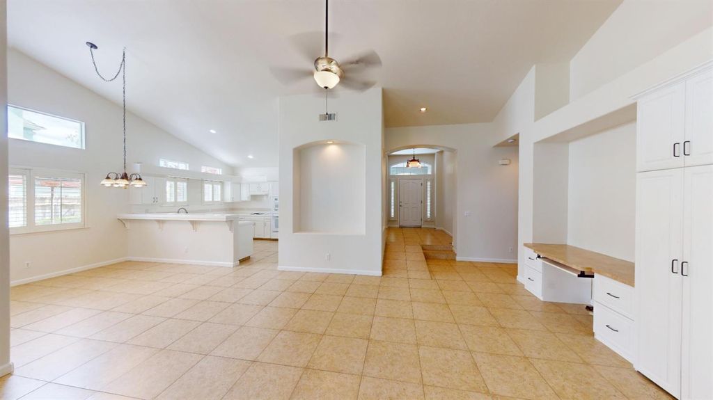 Image 6 of property listing at 9821 N Sierra Vista Avenue, Fresno, CA 93720