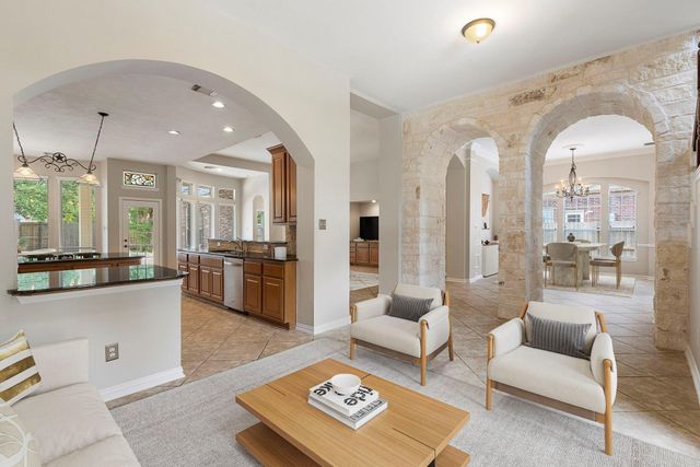 6 Hithervale Court, The Woodlands, TX 77382