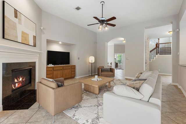 6 Hithervale Court, The Woodlands, TX 77382