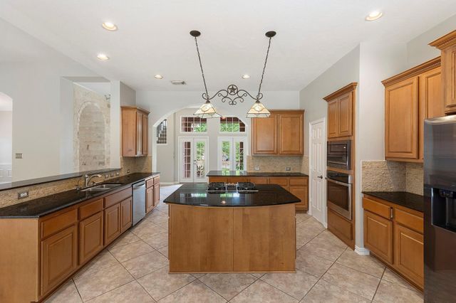 6 Hithervale Court, The Woodlands, TX 77382