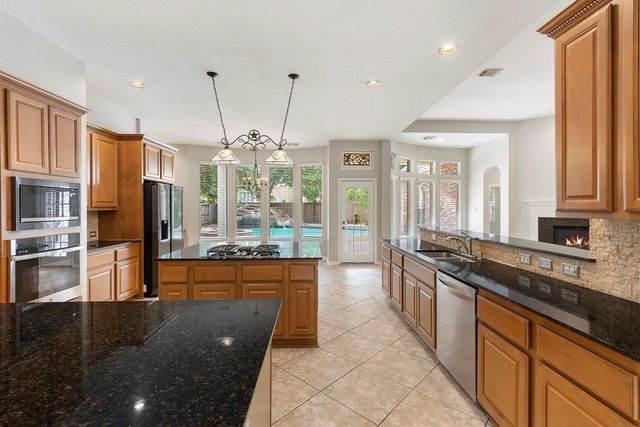 6 Hithervale Court, The Woodlands, TX 77382