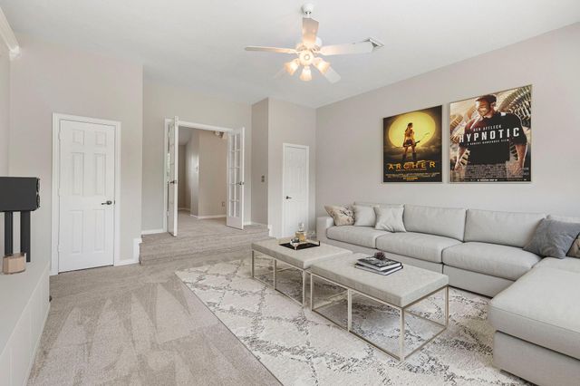 6 Hithervale Court, The Woodlands, TX 77382