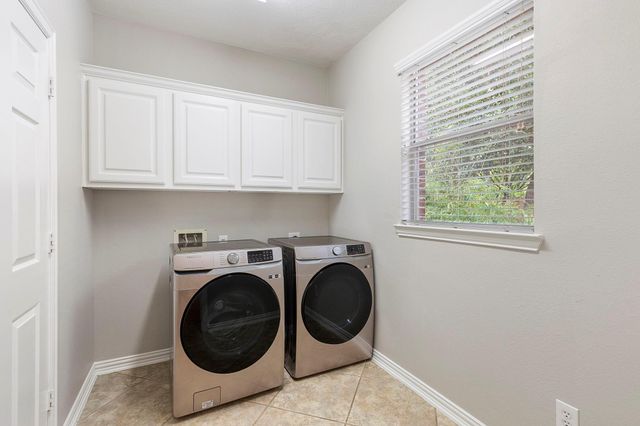 6 Hithervale Court, The Woodlands, TX 77382