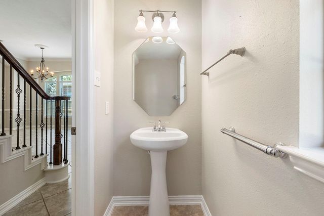 6 Hithervale Court, The Woodlands, TX 77382