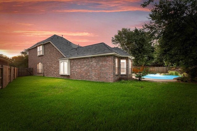 6 Hithervale Court, The Woodlands, TX 77382