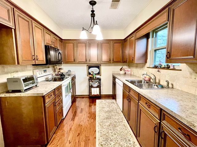 6 Weatherwood Lane, Maumelle, AR 72113