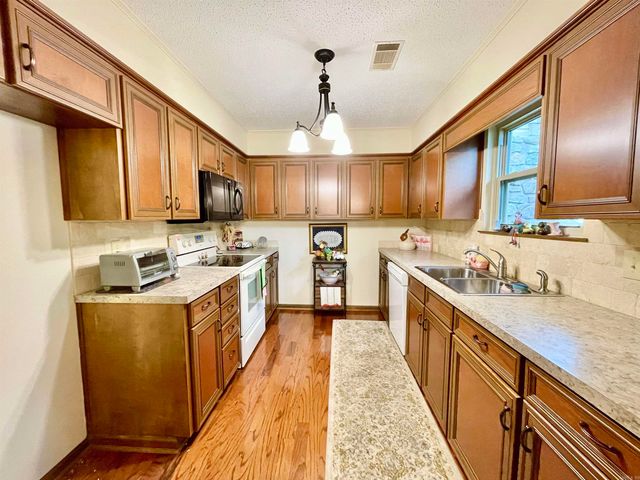 6 Weatherwood Lane, Maumelle, AR 72113