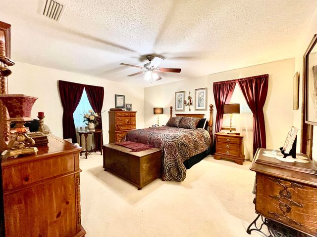 6 Weatherwood Lane, Maumelle, AR 72113