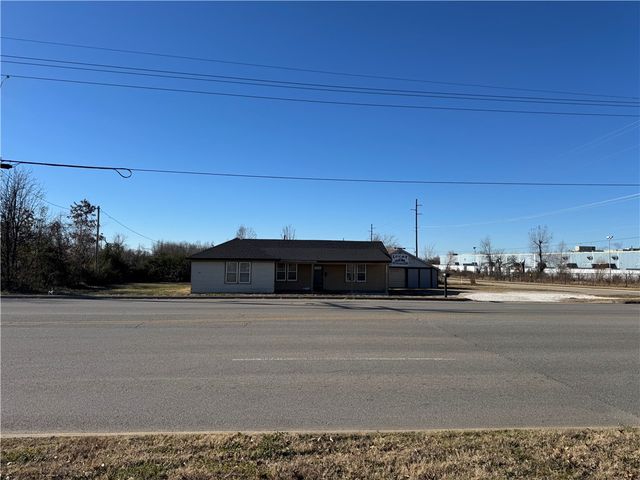 1220 13th Street, Rogers, AR 72756