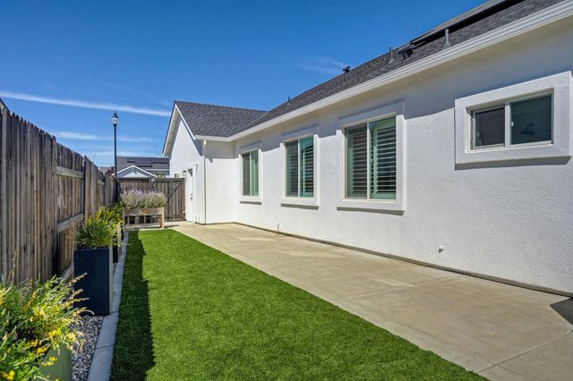 4057 Scotch Pine Dr, Roseville, CA 95747