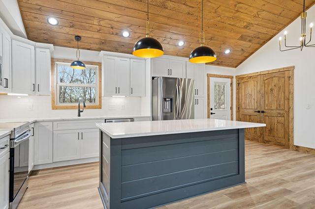 1883 Newport Drive, Ellijay, GA 30540