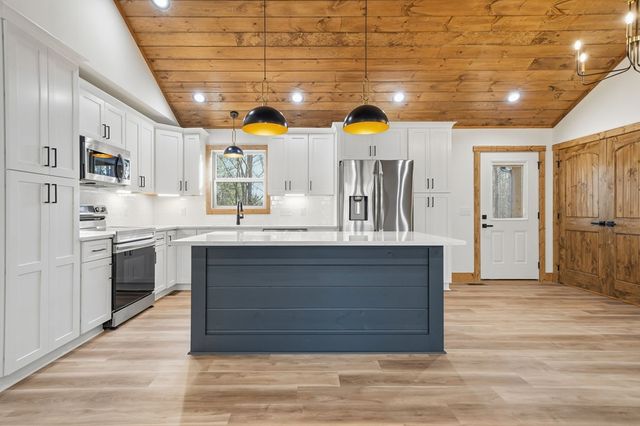 1883 Newport Drive, Ellijay, GA 30540