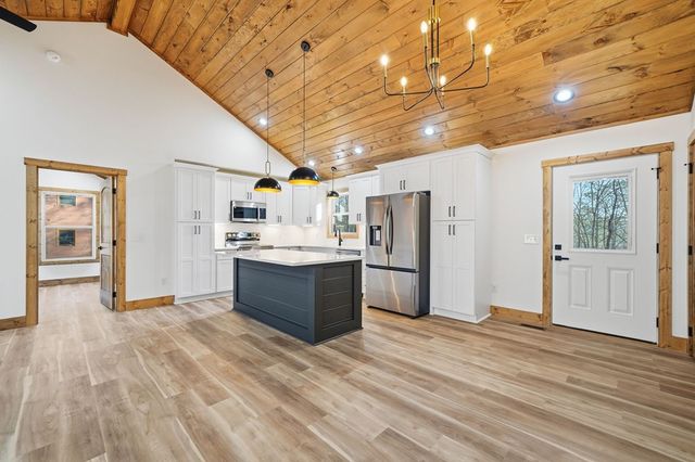 1883 Newport Drive, Ellijay, GA 30540