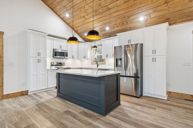 1883 Newport Drive, Ellijay, GA 30540