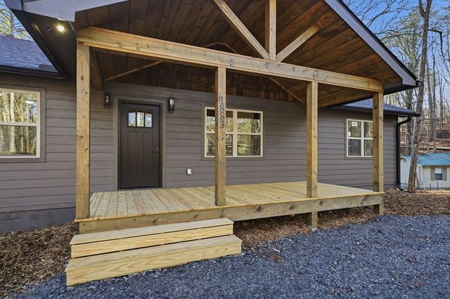 1883 Newport Drive, Ellijay, GA 30540