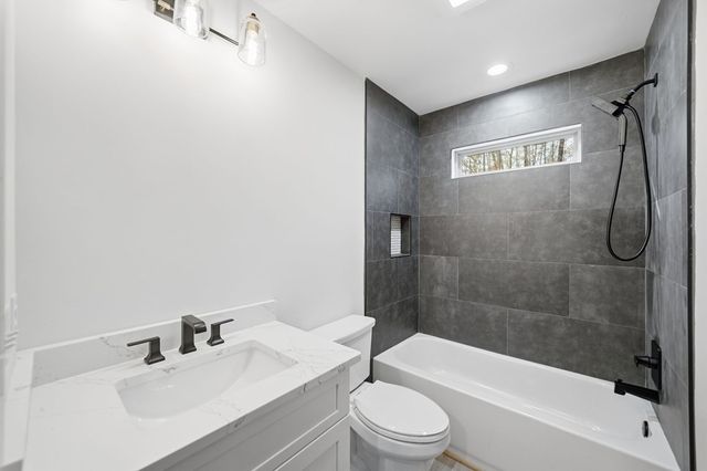 1883 Newport Drive, Ellijay, GA 30540