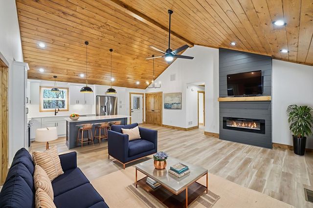 1883 Newport Drive, Ellijay, GA 30540