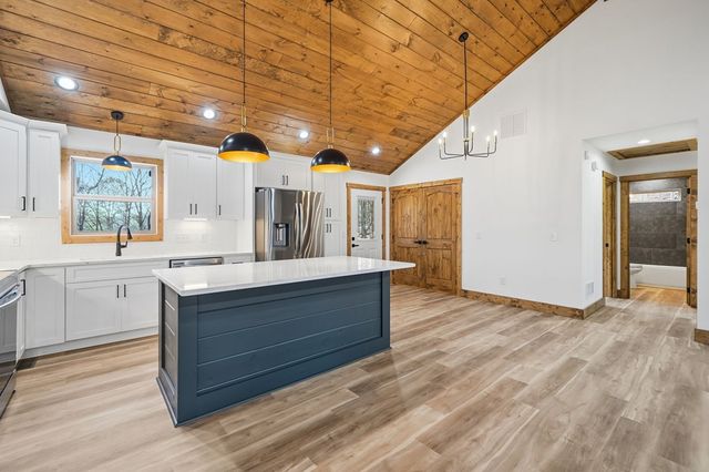 1883 Newport Drive, Ellijay, GA 30540