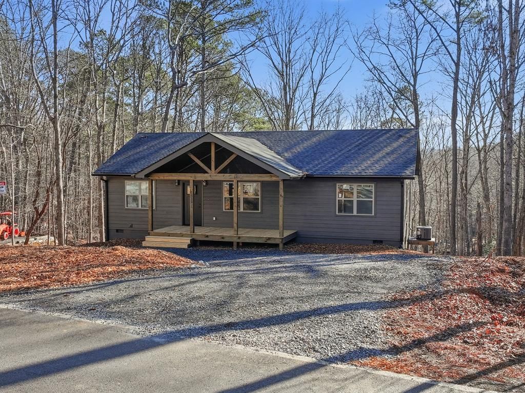 1883 Newport Drive, Ellijay, GA 30540