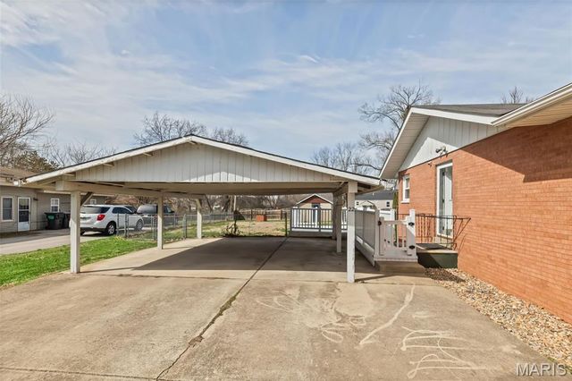 22 Lexington Drive, Fairview Heights, IL 62208