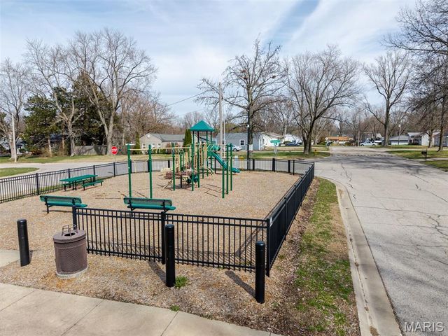 22 Lexington Drive, Fairview Heights, IL 62208