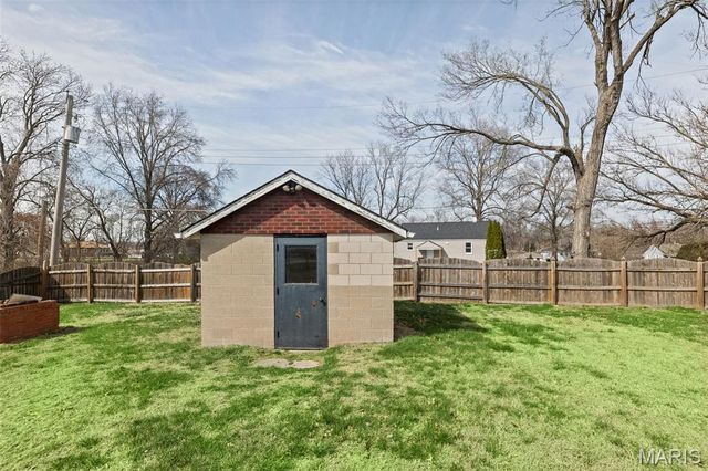 22 Lexington Drive, Fairview Heights, IL 62208