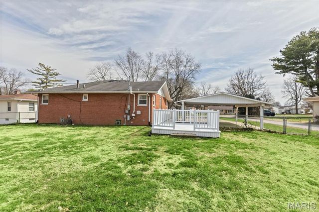 22 Lexington Drive, Fairview Heights, IL 62208