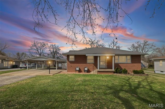 22 Lexington Drive, Fairview Heights, IL 62208