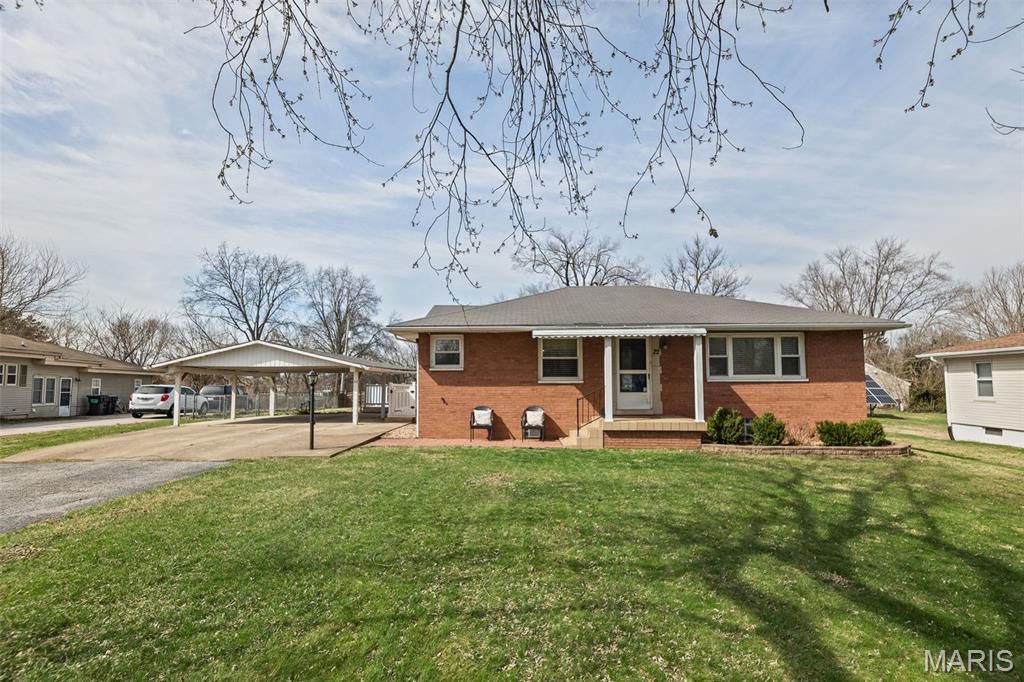 22 Lexington Drive, Fairview Heights, IL 62208