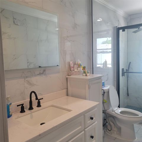 5 Sportsmans Avenue, Freeport, NY 11520