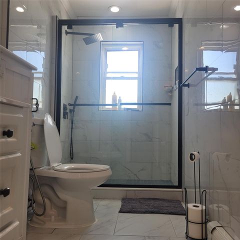 5 Sportsmans Avenue, Freeport, NY 11520