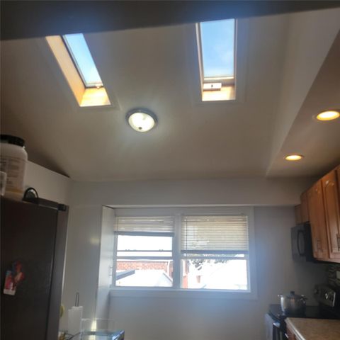 5 Sportsmans Avenue, Freeport, NY 11520