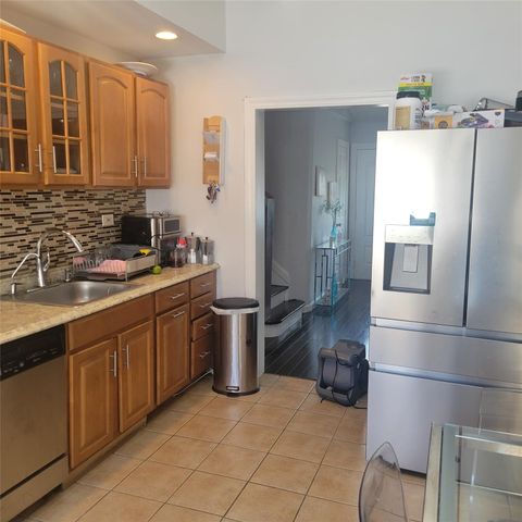 5 Sportsmans Avenue, Freeport, NY 11520
