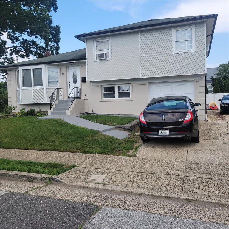 5 Sportsmans Avenue, Freeport, NY 11520