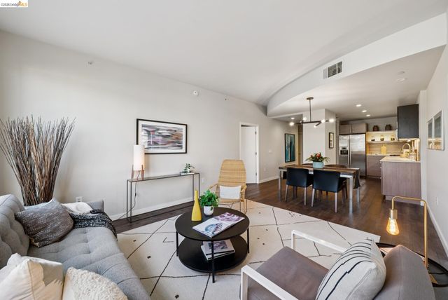 6465 San Pablo 203, Oakland, CA 94608