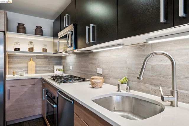6465 San Pablo 203, Oakland, CA 94608