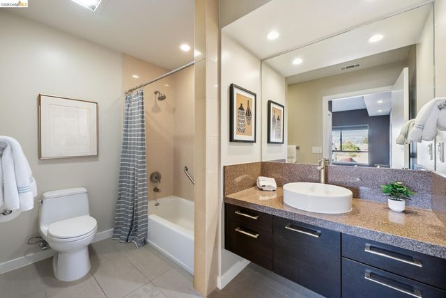 6465 San Pablo 203, Oakland, CA 94608