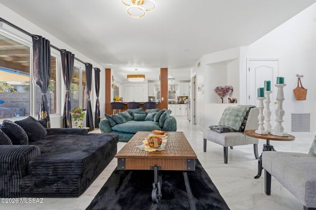 7085 W Amarante Drive, Tucson, AZ 85743