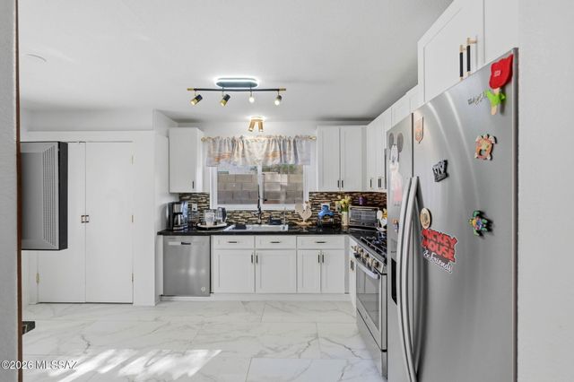 7085 W Amarante Drive, Tucson, AZ 85743