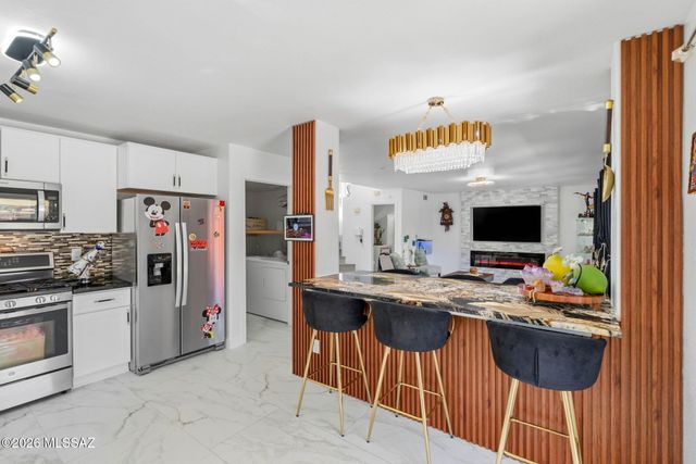 7085 W Amarante Drive, Tucson, AZ 85743