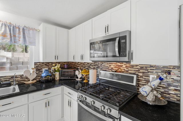 7085 W Amarante Drive, Tucson, AZ 85743
