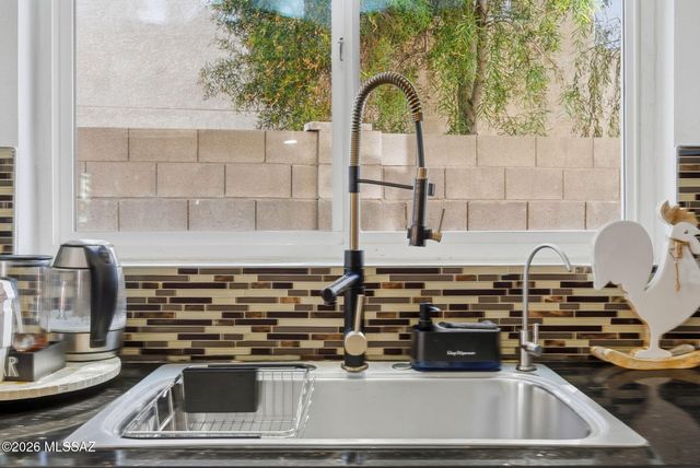 7085 W Amarante Drive, Tucson, AZ 85743