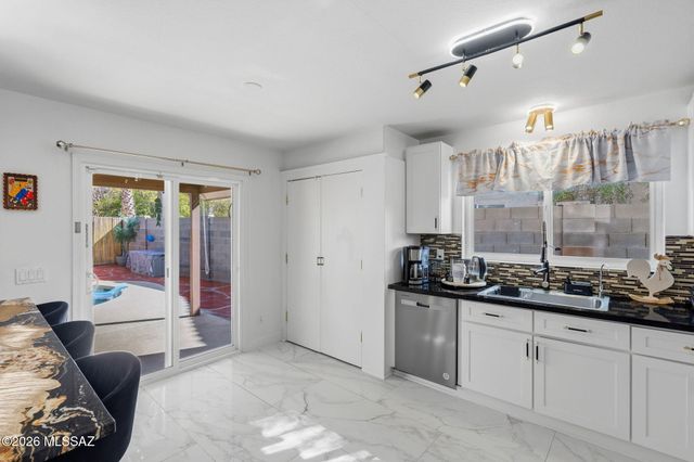 7085 W Amarante Drive, Tucson, AZ 85743
