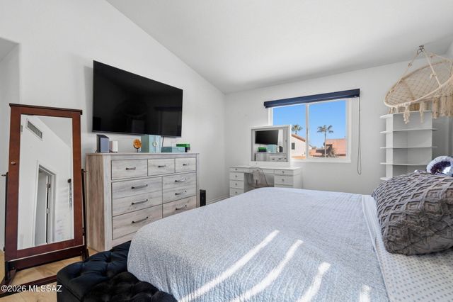 7085 W Amarante Drive, Tucson, AZ 85743
