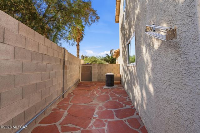 7085 W Amarante Drive, Tucson, AZ 85743