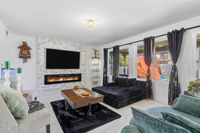 7085 W Amarante Drive, Tucson, AZ 85743